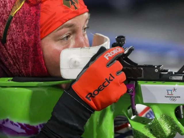 Gold Im Visier: Dahlmeier am Schießstand bei ihrem Weg zum zweiten Gold in Pyeongchang 2018. Foto: Gregorio Borgia/dpa