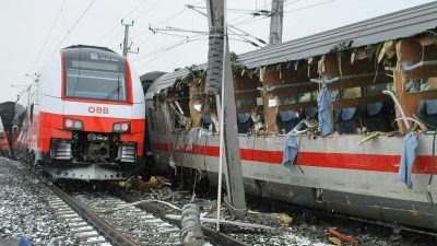 Frau stirbt bei Zusammenstoß zweier Züge in Österreich