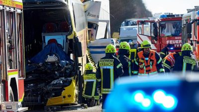 Tote und Verletzte bei Unfall mit Fernbus auf A3