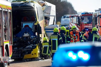 Tote und Verletzte bei Unfall mit Fernbus auf A3