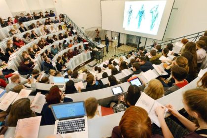 Ausländische Studenten können für reines Online-Studium nicht einreisen