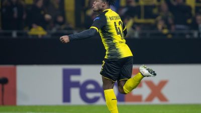 Batshuayis Doppelpack beschert Dortmund Sieg gegen Bergamo