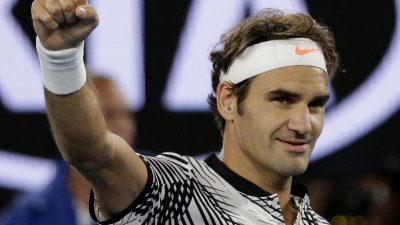 Federer genießt Alters-Rekord mit Champagner