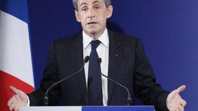 Hat Sarkozy Minister-Handys abhören lassen?