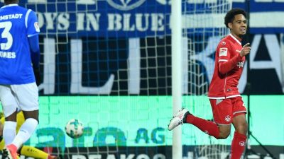 1. FC Kaiserslautern gewinnt Kellerduell in Darmstadt