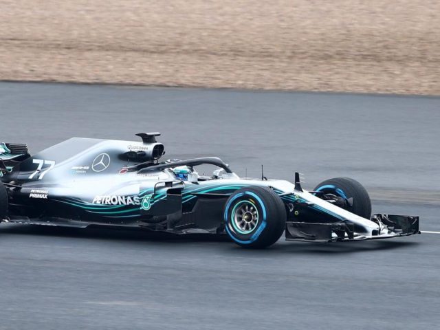 Valtteri Bottas durfte als erster den neuen Mercedes-AMG F1 2018 auf der Rennstrecke testen. Foto: Tim Goode/PA Wire/dpa