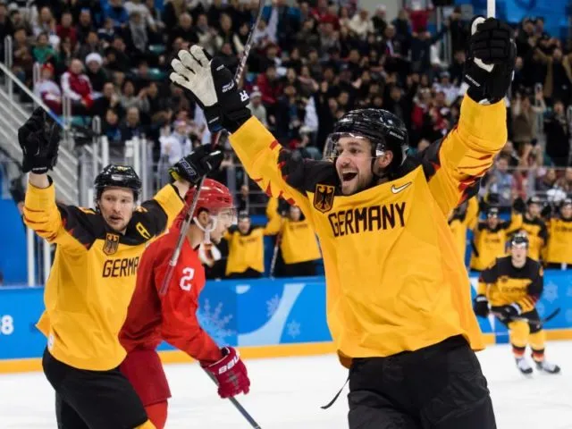 Patrick Hager (r) erzielte den Treffer zum 1:1-Ausgleich. Foto: Joel Marklund/Bildbyran via ZUMA Press/dpa
