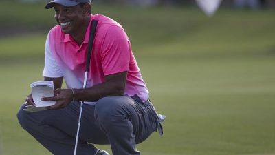 Golfstar Woods kommt in Schwung: Zwölfter in Florida