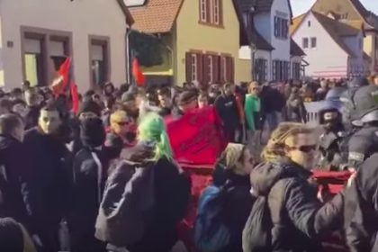 Kandel: Neuer katholischer Bischof von Würzburg heizte die Antifa mit an