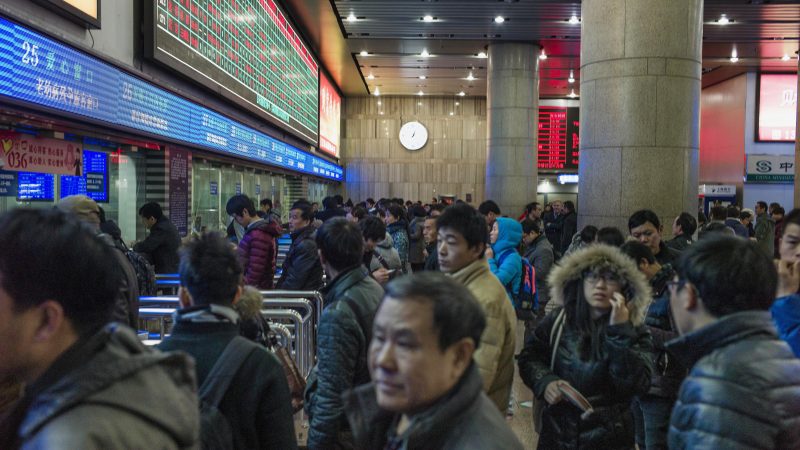 Chinas “Social Credit System” beginnt Bürger von Flügen und Bahnfahrten auszuschließen