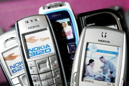 Rund 124 Millionen alte Handys liegen ungenutzt in Schubladen und Kartons herum