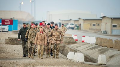 Kaserne wird nach gestorbenen Soldaten umbenannt – Von der Leyen: Lagenstein in Afghanistan „für die Freiheit“ gefallen