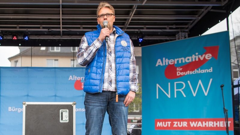 Guido Reil verteilt AfD-Schokohasen –  Satire bald Realität? Ferrero prüft Schadensersatzansprüche