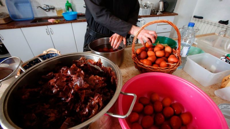 Verbraucherschutz für Ostereier: Auch rote Bete und Spinat erzeugen faszinierende Farben