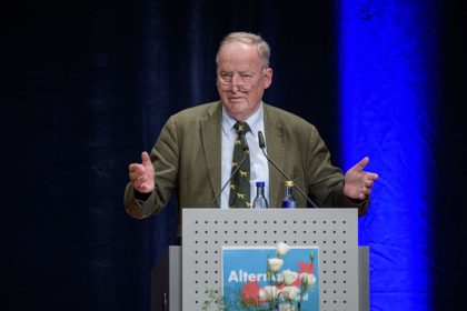 Gauland weist Vorwürfe zurück und sagt: AfD will “Grenzen des Sagbaren ausweiten”