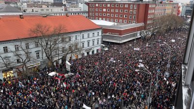 Zehntausende Slowaken protestieren gegen Regierung und Korruption – Ficos Rücktritt gefordert