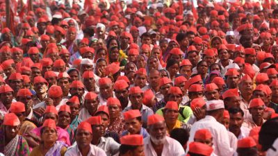 Zehntausende Bauern protestieren in Mumbai