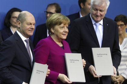 Partei- und Fraktionschefs unterzeichnen Koalitionsvertrag