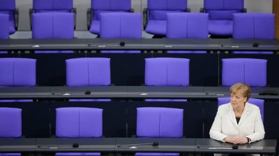 CSU-Landesgruppe stärkt Seehofer im Asylstreit den Rücken – CDU-Abgeordnete stärken Merkel den Rücken