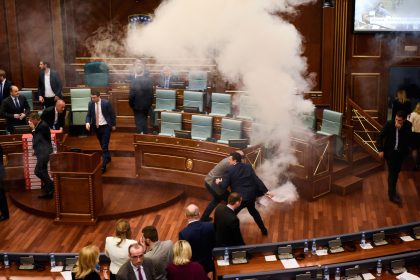 Tränengas verhindert Abstimmung im kosovarischen Parlament vorläufig