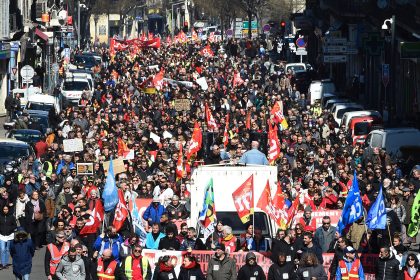 Frankreich: Neue landesweite Streikwelle gegen Macron – Linksradikale Ausschreitungen in Paris + Videos