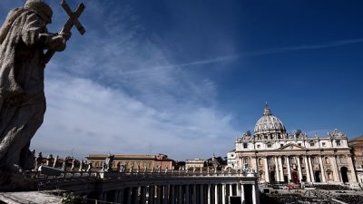 Katholiken demonstrieren im Vatikan gegen Pädophilie und Kinderpornografie