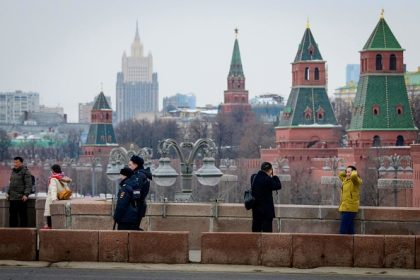 „Symmetrische Maßnahmen“: Russland weist 60 US-Diplomaten aus und schließt Konsulat