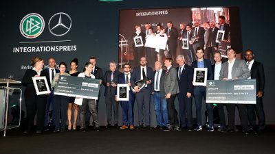 Der deutsche Fußball als Brückenbauer: DFB-Integrationspreis geht nach Hamburg, Freiburg und Herne