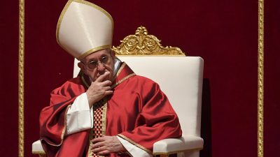Der Papst „schämt“ sich: Wir überlassen unserer Jugend eine zerbrochene Welt