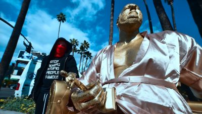 Filmrolle gegen Sex – Sinnbild für Machtmissbrauch: Weinstein-Skulptur erregt in Hollywood Aufsehen