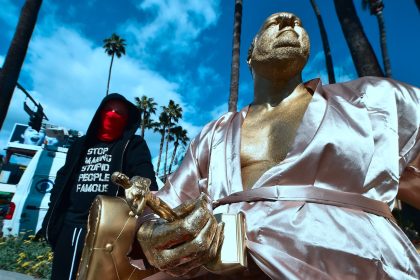 Filmrolle gegen Sex – Sinnbild für Machtmissbrauch: Weinstein-Skulptur erregt in Hollywood Aufsehen