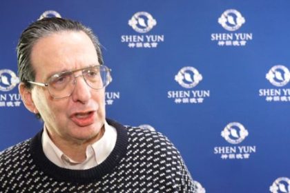 Erschüttert: Historiker entdeckt bei Shen Yun wahren Schatz der chinesischen Zivilisation und die Einheit des Universums