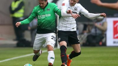 1:0 gegen Hannover: Frankfurt-Sieg nach Fehlentscheidung