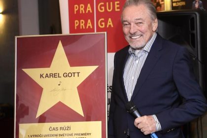 Schlagerstar Karel Gott bekommt Stern auf dem “Walk of Fame” in Prag
