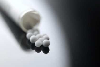 Kritiker wollen verhindern, das Ärzte die Bezeichnung „Homöopathie“ auf dem Praxisschild führen