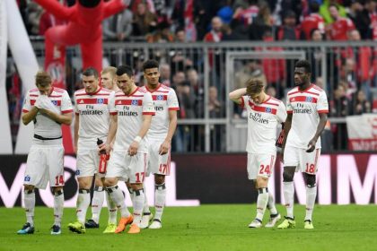HSV am Abgrund – Polizei ermittelt: Grabkreuze am Volkspark
