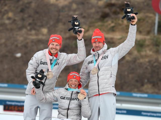 Bronze mit der Staffel: Steffen Lehmker (v.l.), Andrea Eskau und Alexander Ehler. Foto: Karl-Josef Hildenbrand/dpa