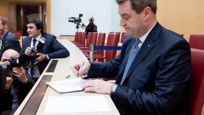 Bayerischer Ministerpräsident Söder baut Kabinett kräftig um