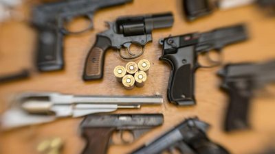 Hessens Innenminister will mehr Waffenverbotszonen: Rund um Kindergärten haben Messer und Pistolen nichts zu suchen