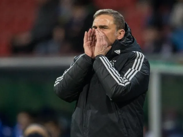 Deutschlands Trainer Stefan Kuntz ruft Anweisungen. Foto: Swen Pförtner/dpa