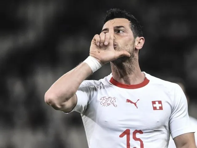 Blerim Dzemaili traf für die Schweizer. Foto: Angelos Tzortzinis./dpa