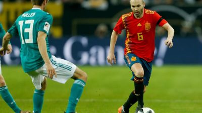 Starke Spanier: «Olé»-Fußball und ein grandioser Iniesta