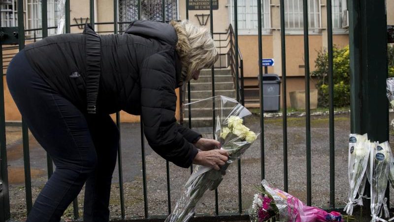 Nationale Trauerfeier für getöteten Polizisten in Frankreich