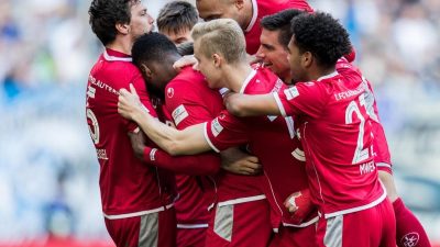 Schlusslicht FCK siegt und hofft – Nürnberg weiter sieglos
