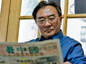 Zeitung lesen kan Zhongguo