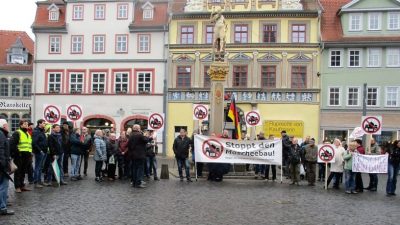 Erfurter Bürger demonstrieren gegen das Hundert-Moscheen-Bauprogramm