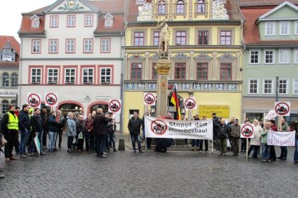 Erfurter Bürger demonstrieren gegen das Hundert-Moscheen-Bauprogramm