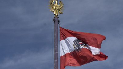 Gegen Asylmissbrauch: Österreich will Bargeld und Mobiltelefone von Asylbewerbern einziehen