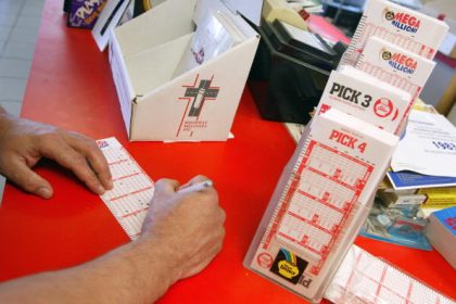 Neuseeländer findet zufällig seine Lottoscheine im Wert von einer halben Million