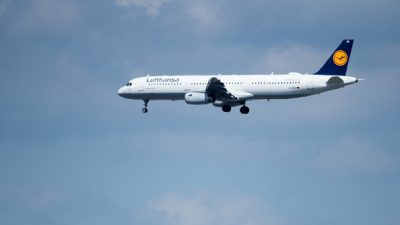 Hunderte Flugausfälle: Streiks im öffentlichen Dienst haben „arge“ Auswirkungen im Flugbetrieb